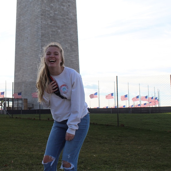 Meet your Posher, Emily - Picture 2 of 6